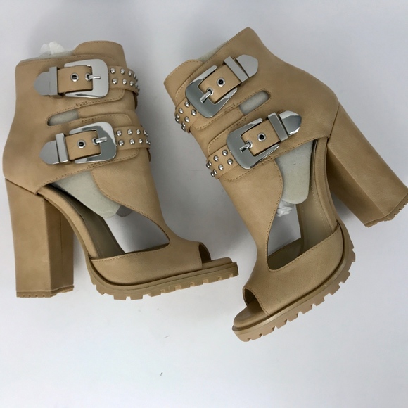 BCBGeneration Shoes - NWOT BCBGeneration Doyle Bootie - Warm Sand Size 7